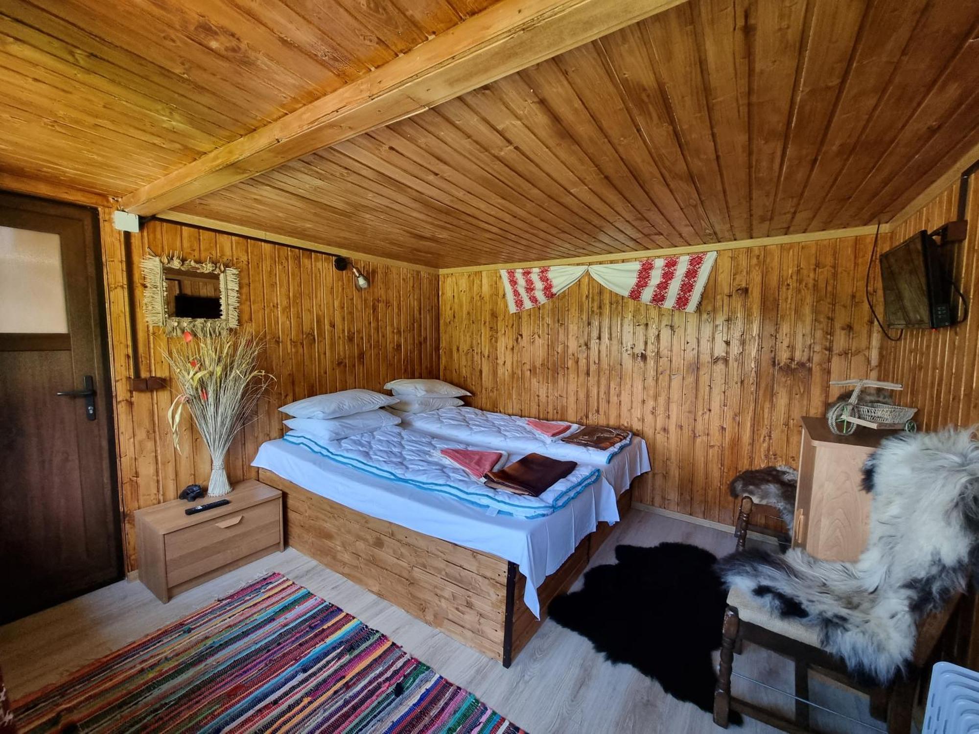Lângă Stână Curtea de Argeş Quarto foto